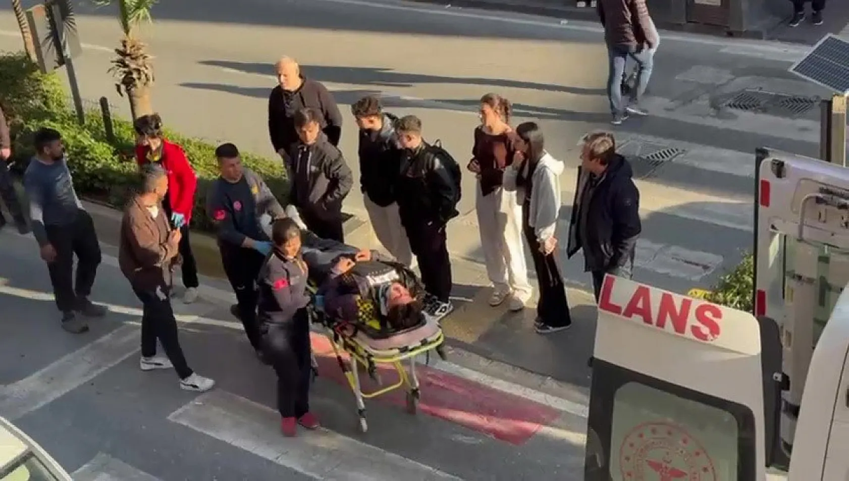 Yayaya yol vermek için duran otomobile arkadan çarptı