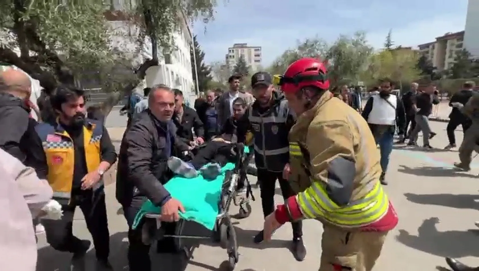 Kahramanmaraş'ta okula silahlı saldırıda 4 ölü, 20 yaralı