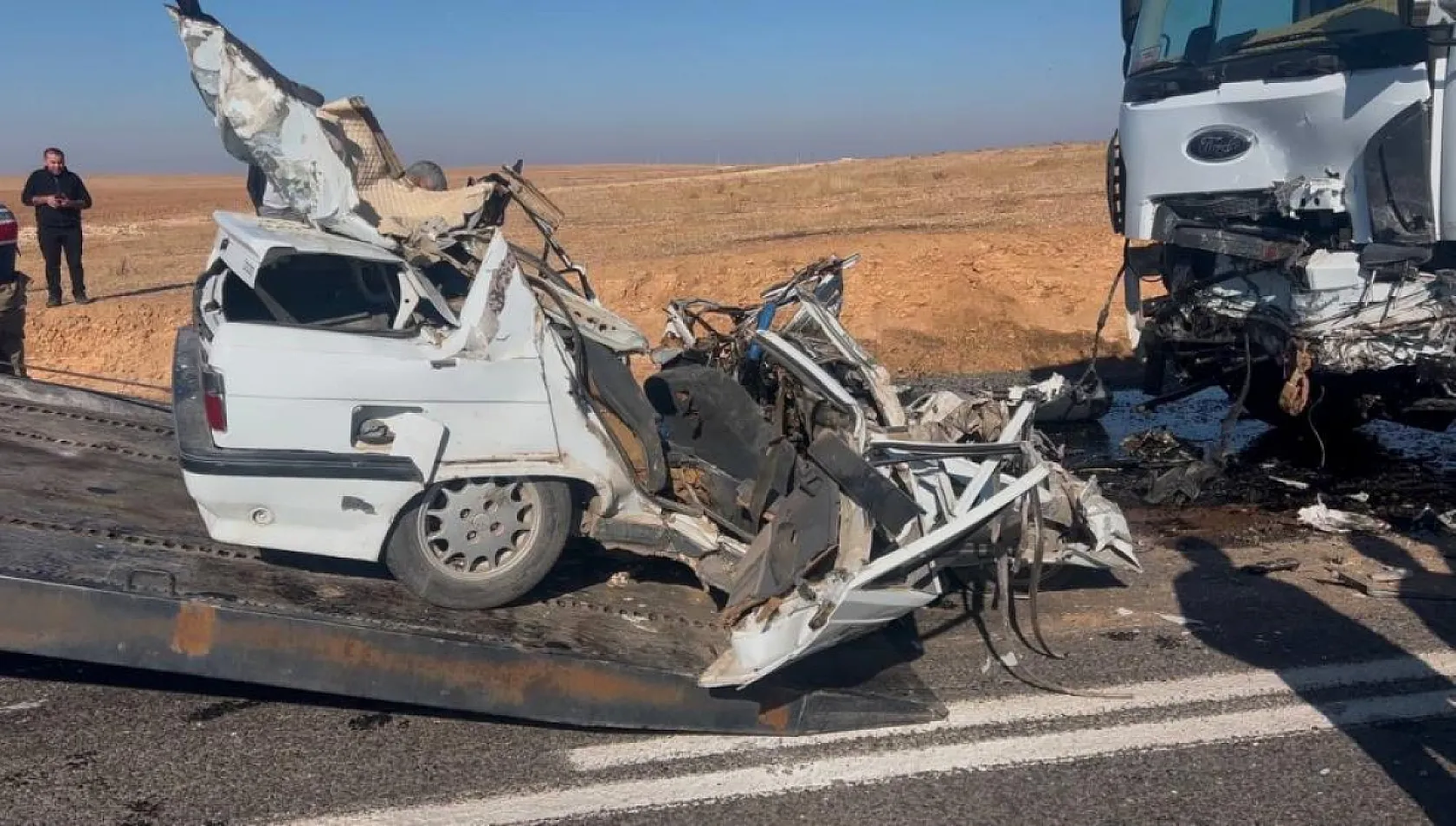 Demir yığınına dönen otomobilin sürücüsü hayatını kaybetti