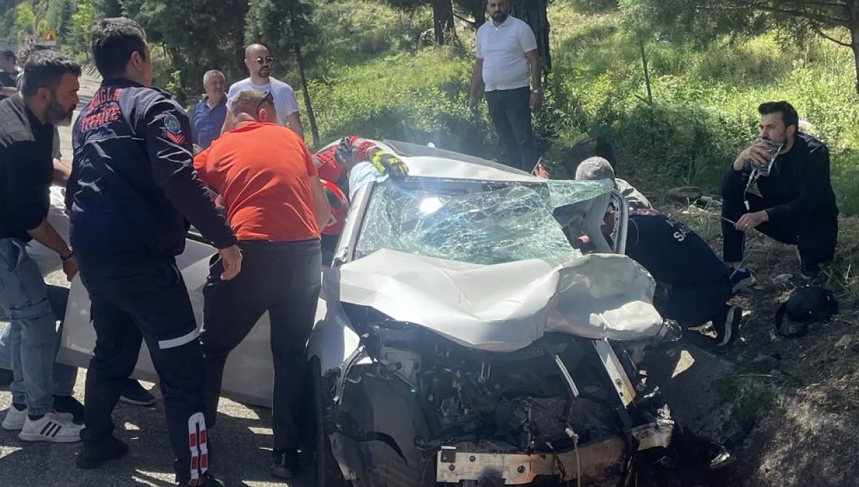 Marmaris'te karayolu savaş alanına döndü: 1 ölü, 4 yaralı