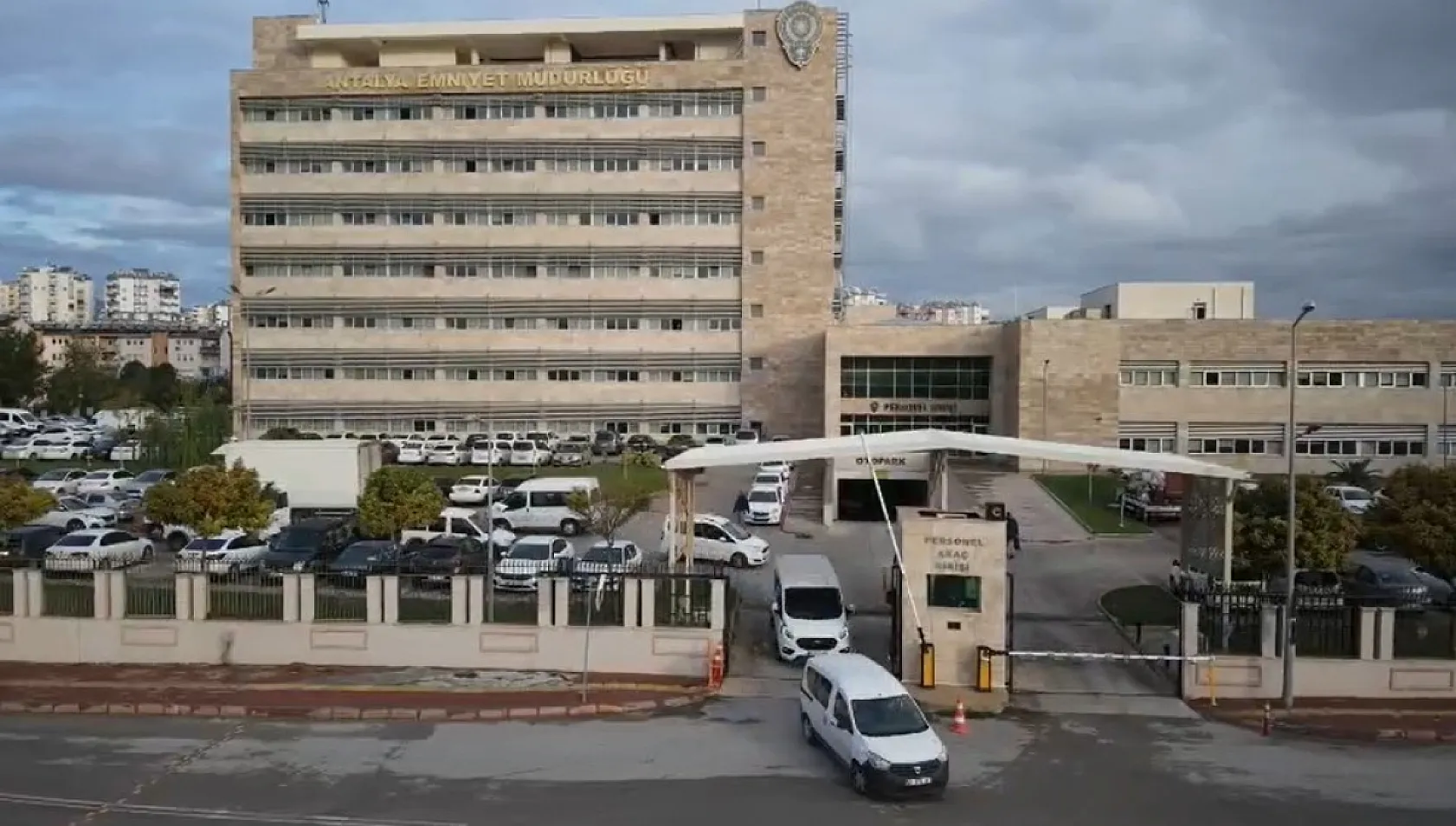 Kiralık ilanıyla başladı, 2,1 Milyonluk vurgunla bitti: 3 kişi tutuklandı