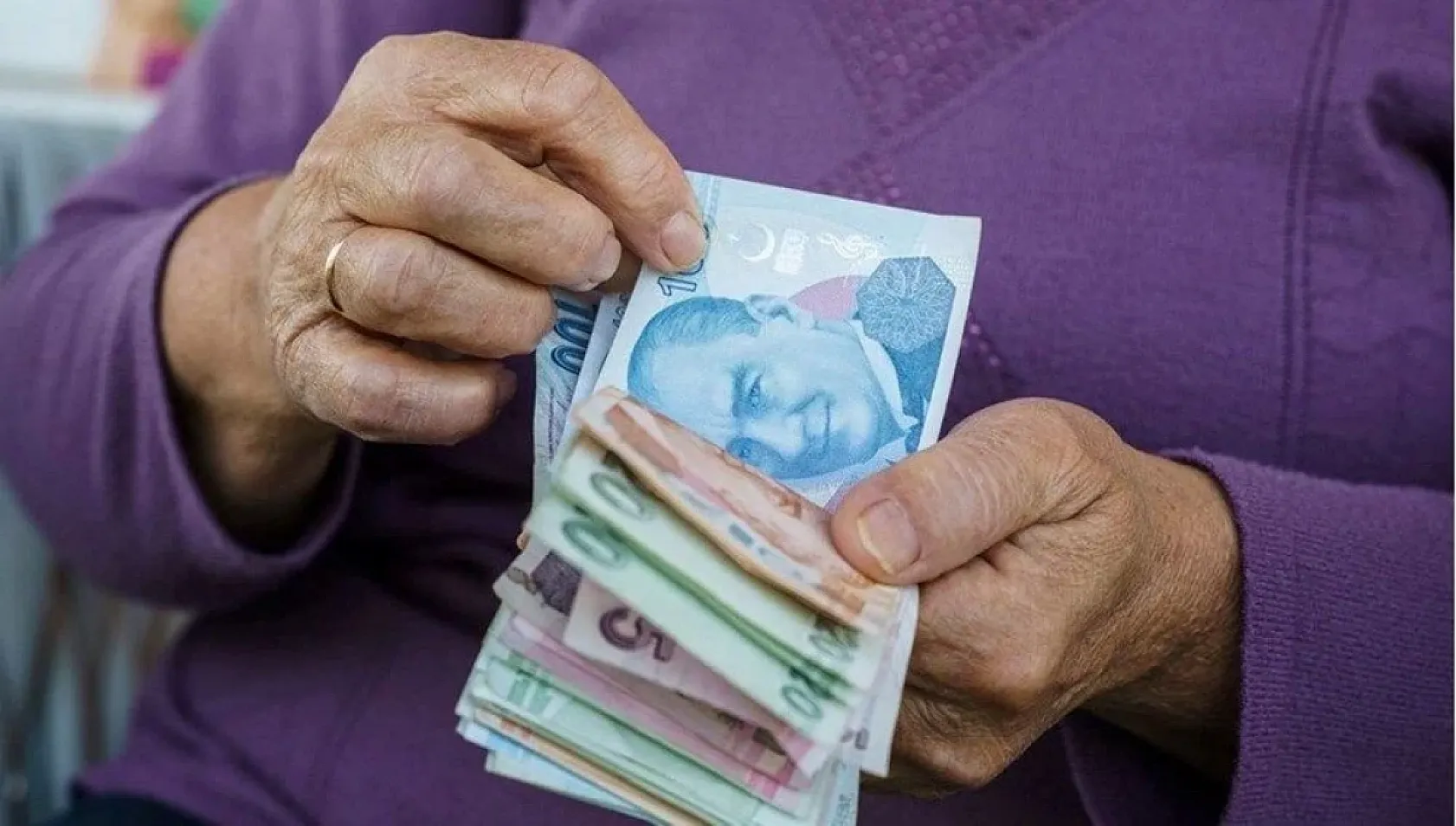 Emekli promosyonlarında 3 yıl detayı: O kişiler bankadan 24 bin lira alabilecek