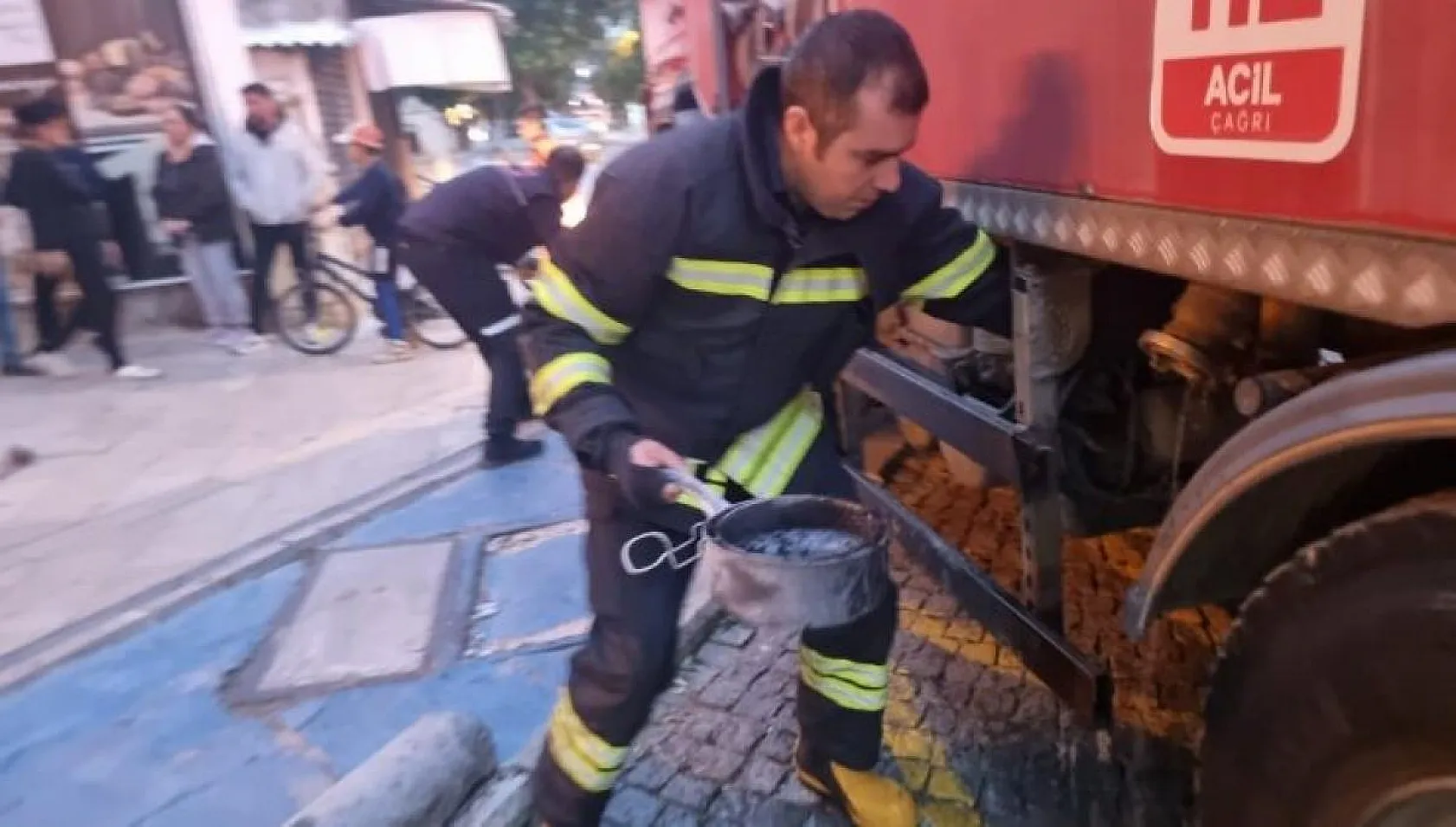 Ocakta unutulan tava yangına neden oldu