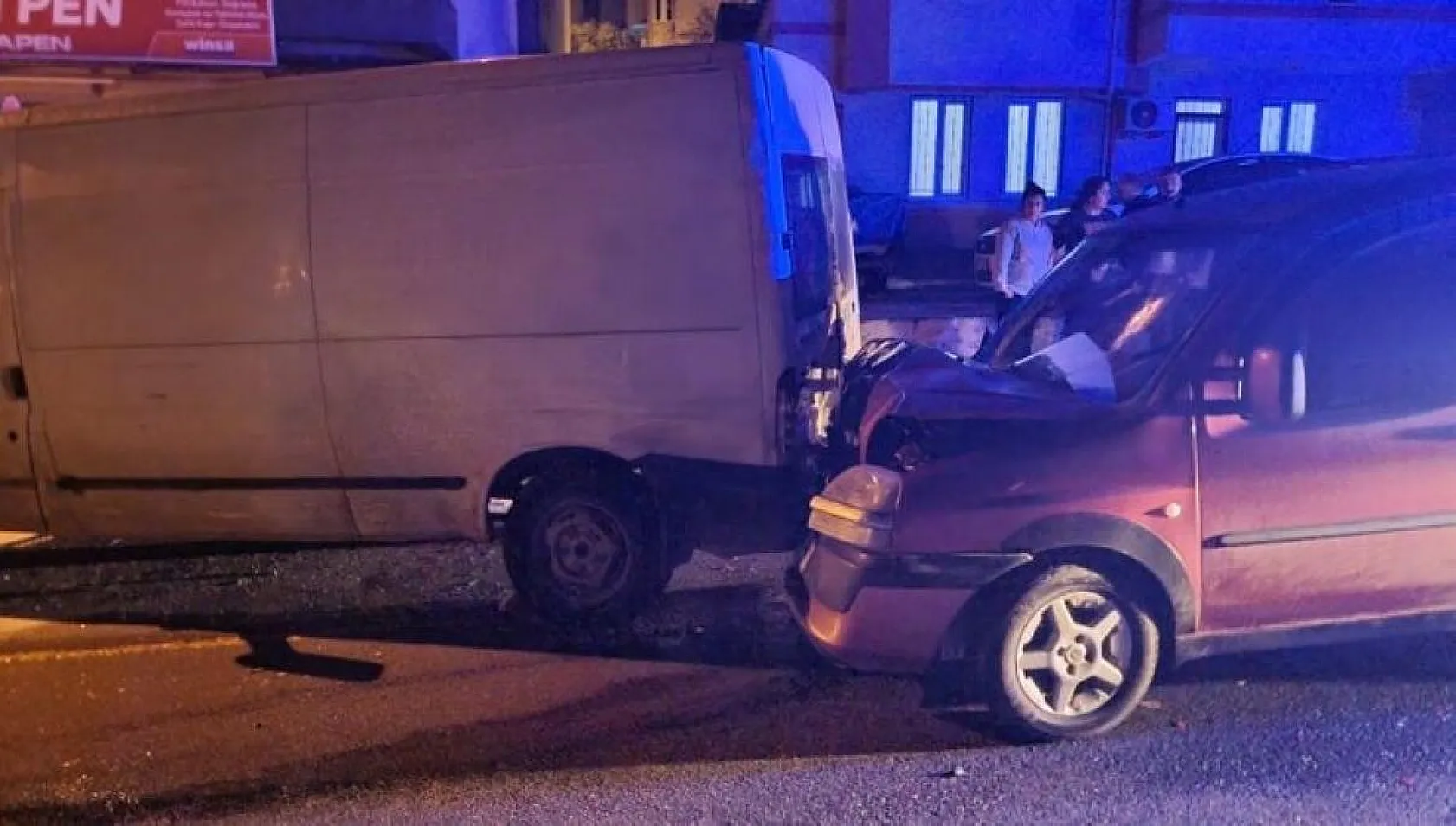 Zincirleme trafik kazası, 1'i ağır, 2 yaralı