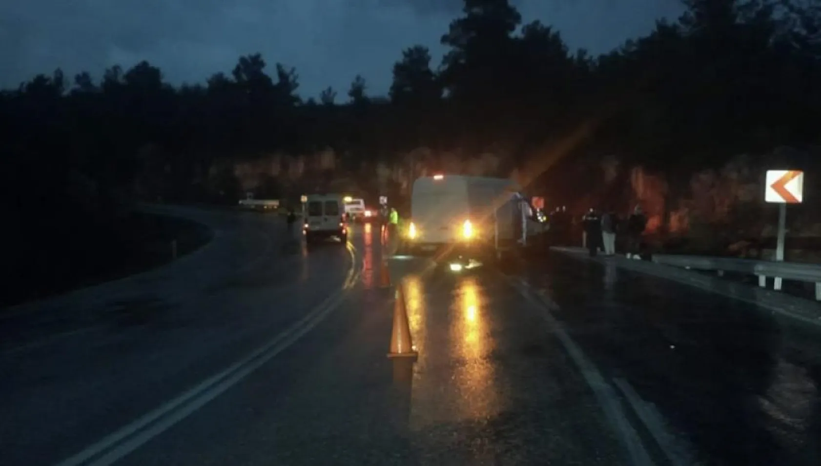 İki Araç Çarpıştı: 2'si Çocuk 5 Yaralı