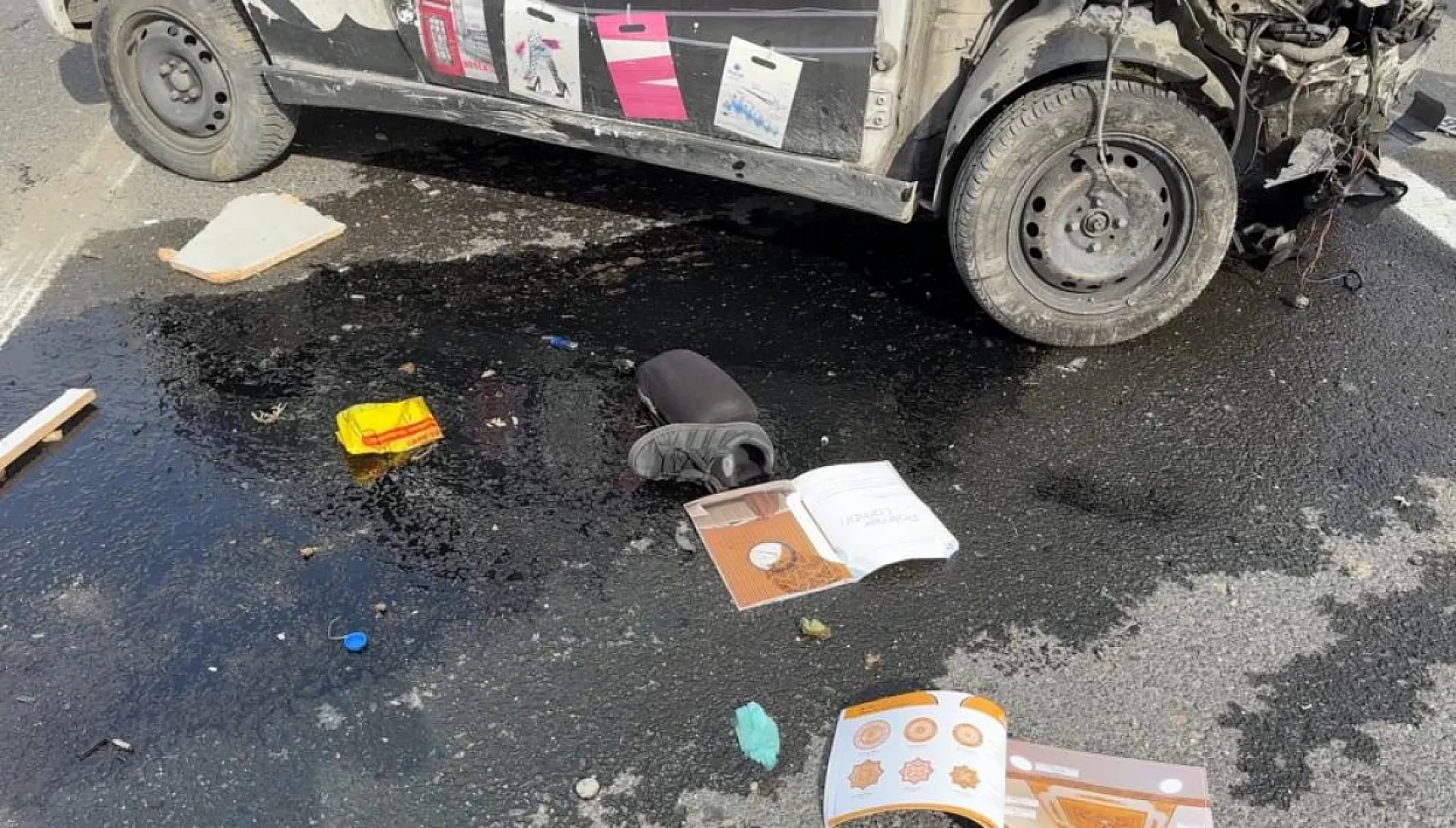 Havalimanı Yolunda Korkunç Kaza: 20 Yaşındaki Genç Camdan Fırlayarak Hayatını Kaybetti