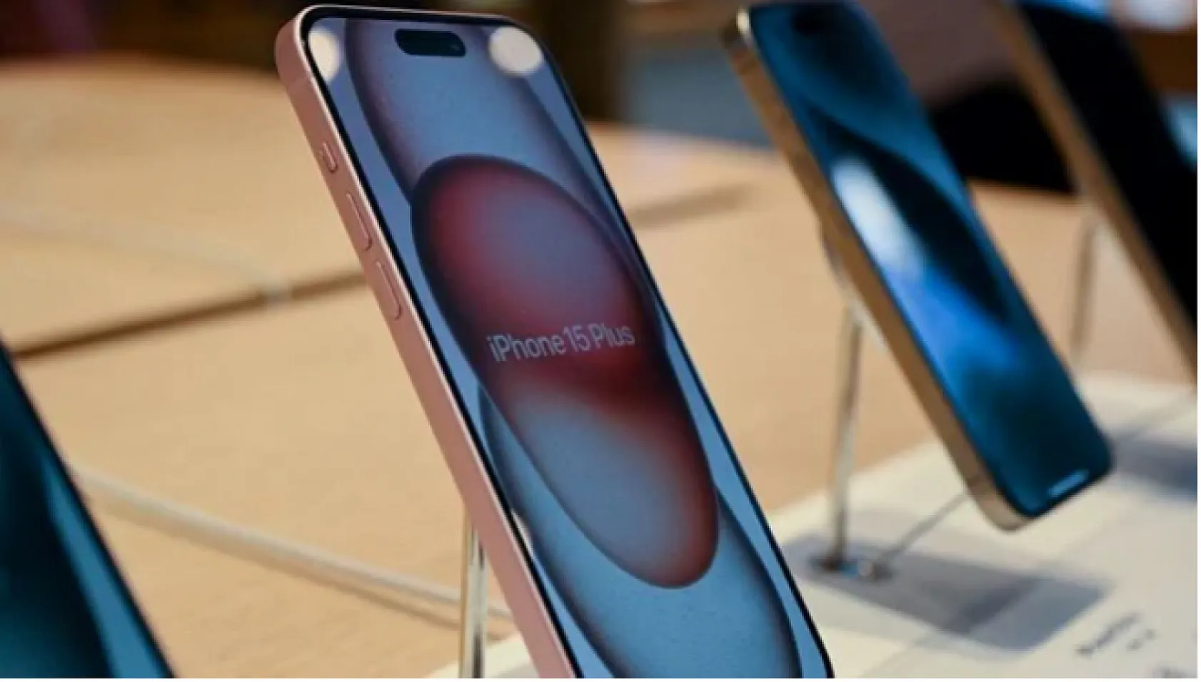 Apple, kasıtlı olarak cihazlarını yavaşlattığı için 500 milyon dolar ceza ödemeye başladı