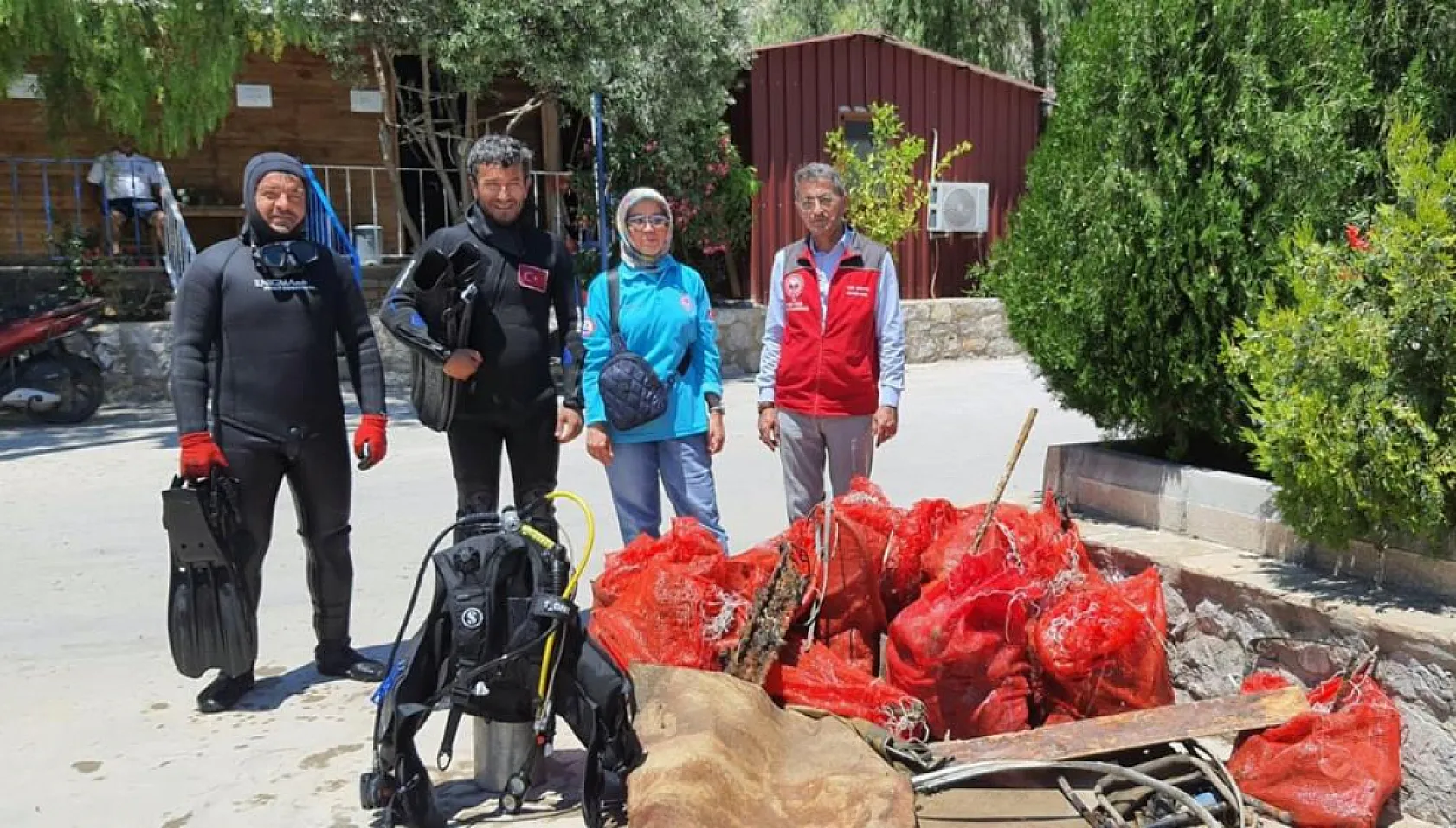 Muğla'da Dünya Çevre Günü'nde Deniz Dibi Temizliği