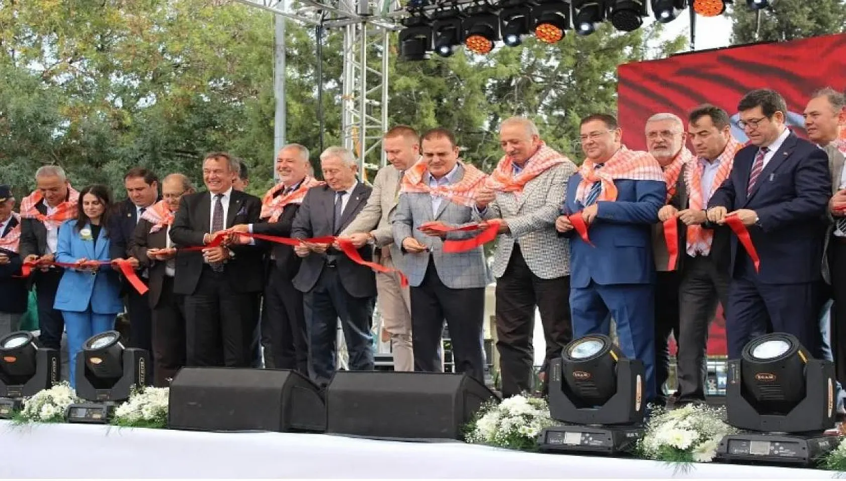 Bolluk ve Bereket Dileğiyle 9. Zeytin Hasat Şenliğinde Buluştular
