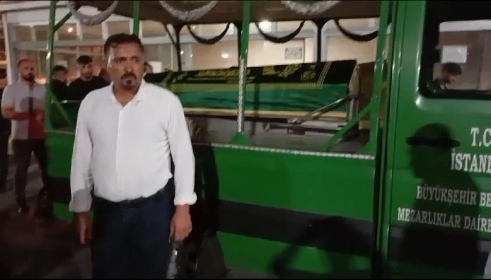 Havalimanı Yolunda Korkunç Kaza: 20 Yaşındaki Genç Camdan Fırlayarak Hayatını Kaybetti