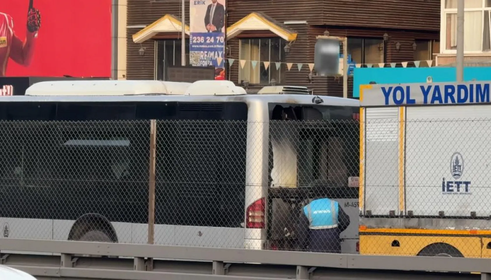 İstanbul küçükçekmece'de metrobüs yangını