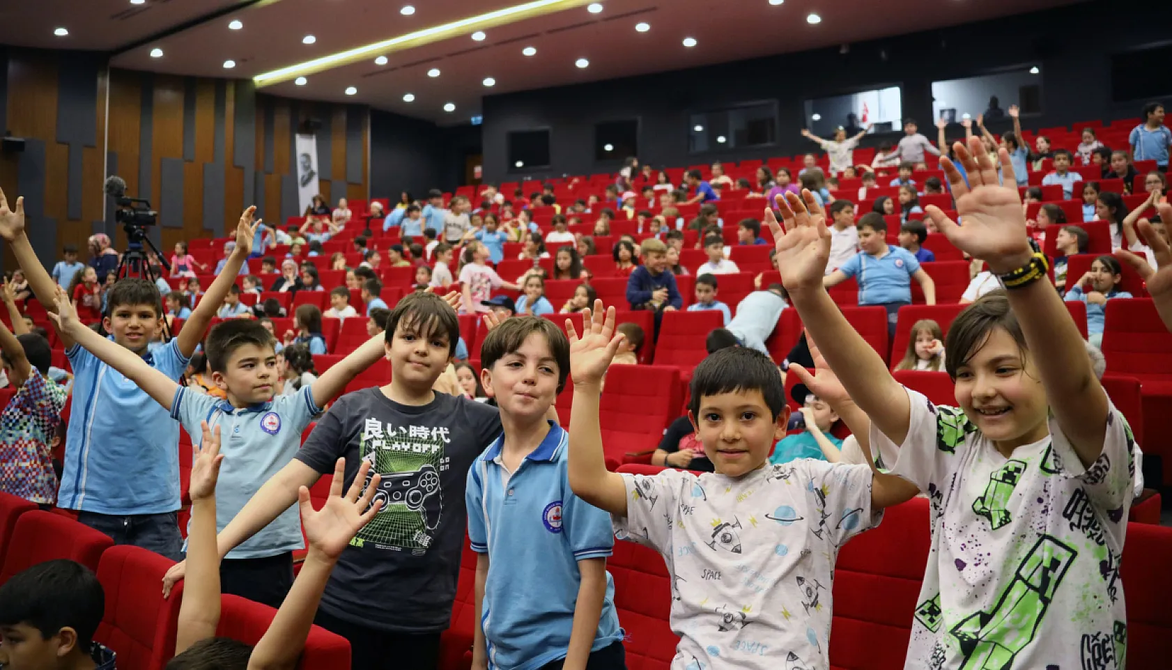 Menteşe Belediye Tiyatrosu uluslararası festivalde sahne aldı