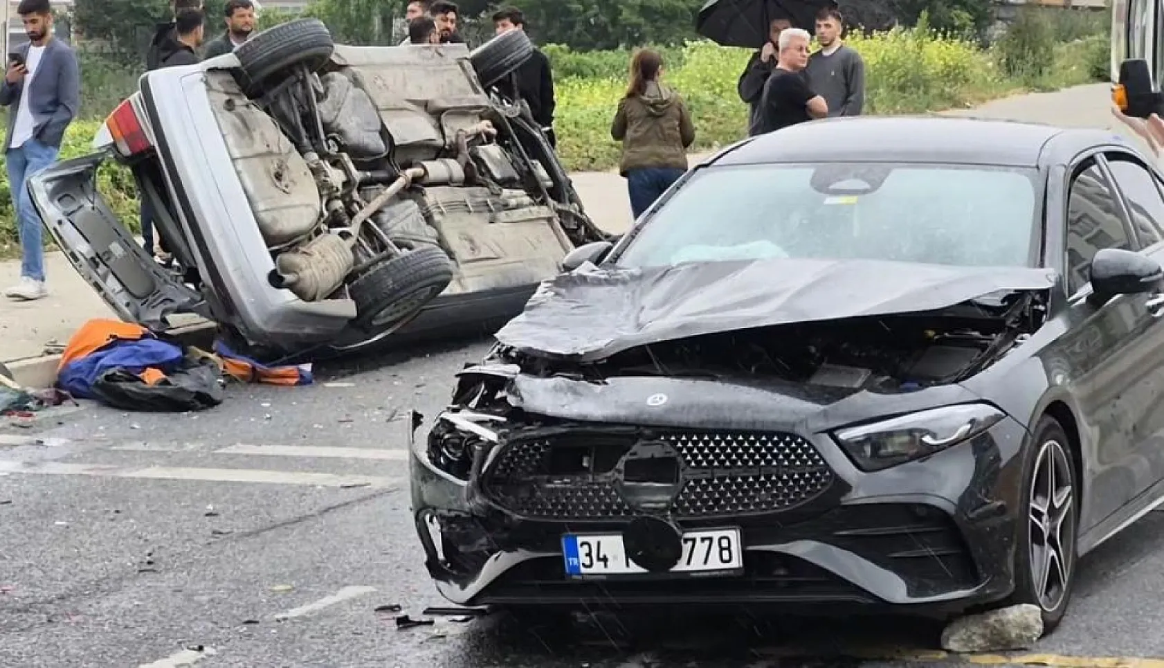 Kontrolden çıkan araç ters şeride daldı: 1'i ağır 4 yaralı