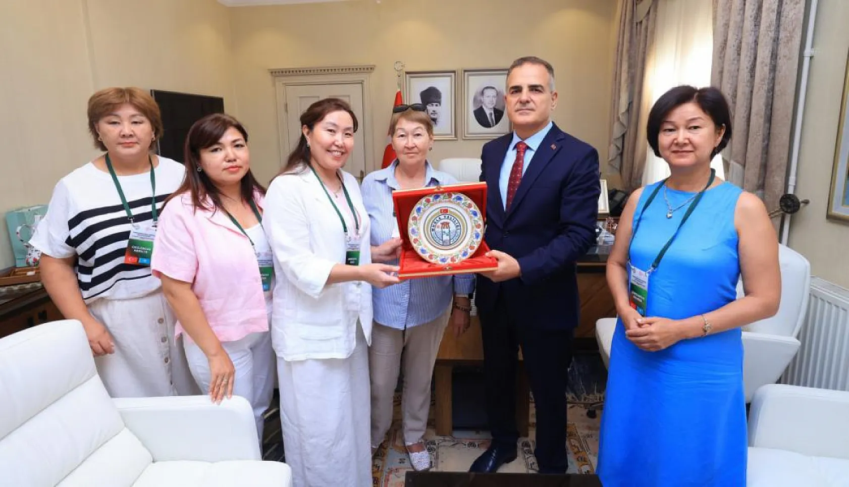 Kazakistanlı eğitimcilerden Muğla Valisi Akbıyık'a ziyaret