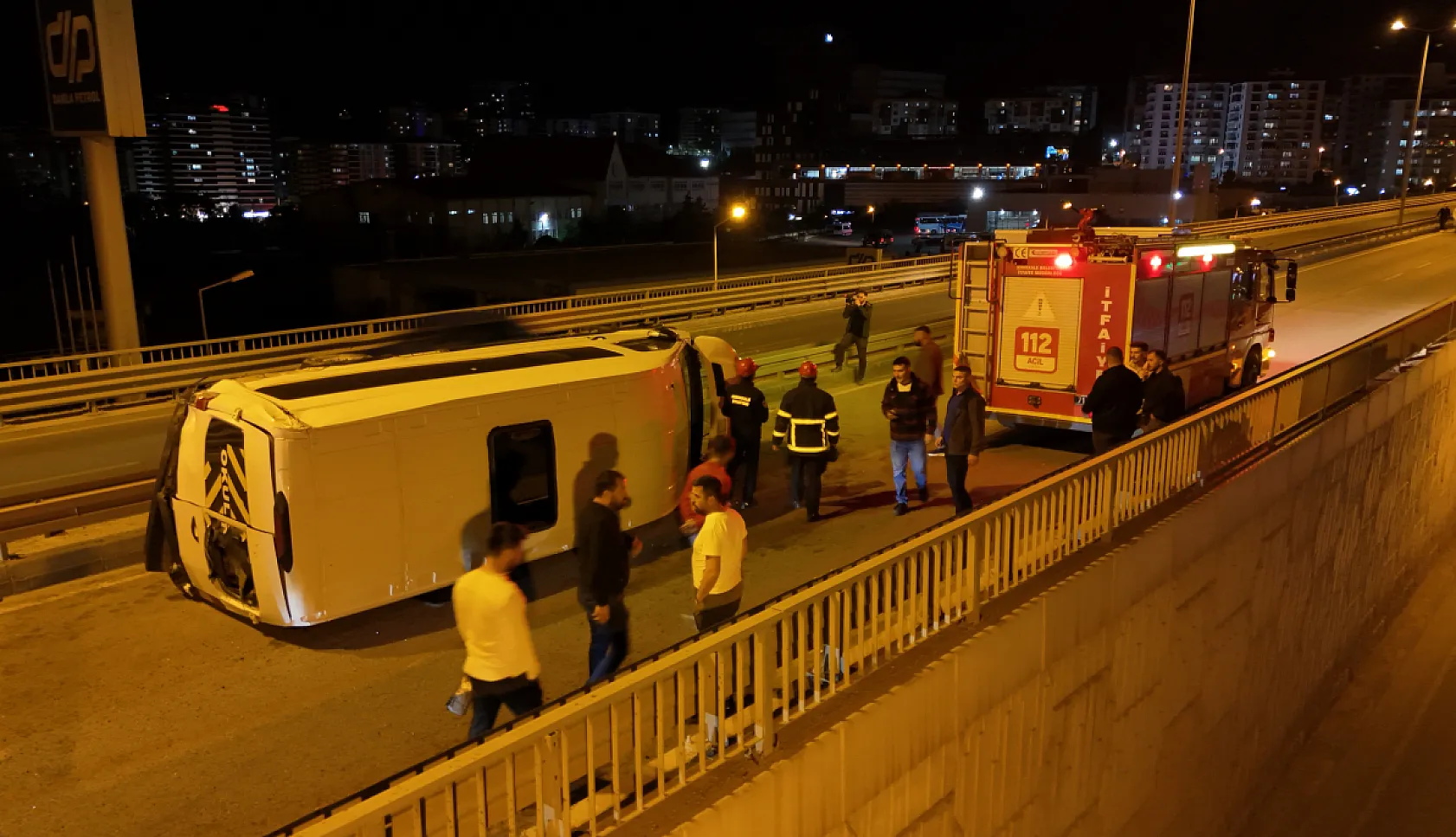 Alkollü genç şehirde kabus yaşattı: Patronunu ve servis şoförünü gasp etti, kaza üstüne kaza yaptı