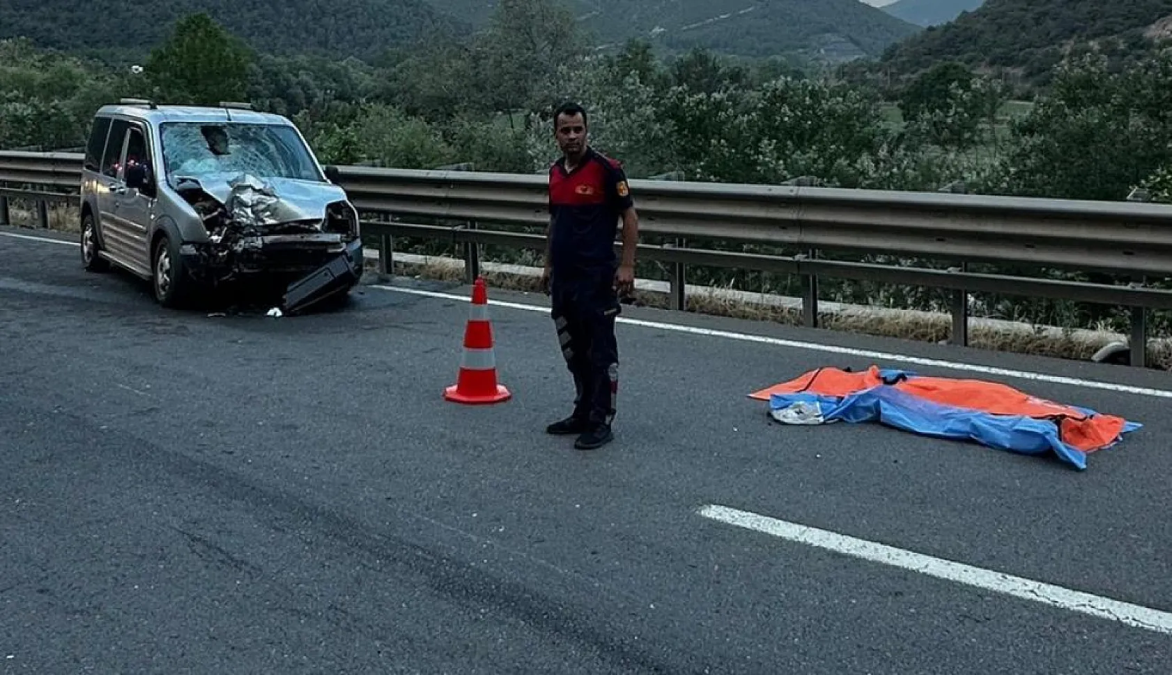 Ters yönde gelen motosiklet dehşet saçtı! 1 ölü, 5 yaralı!