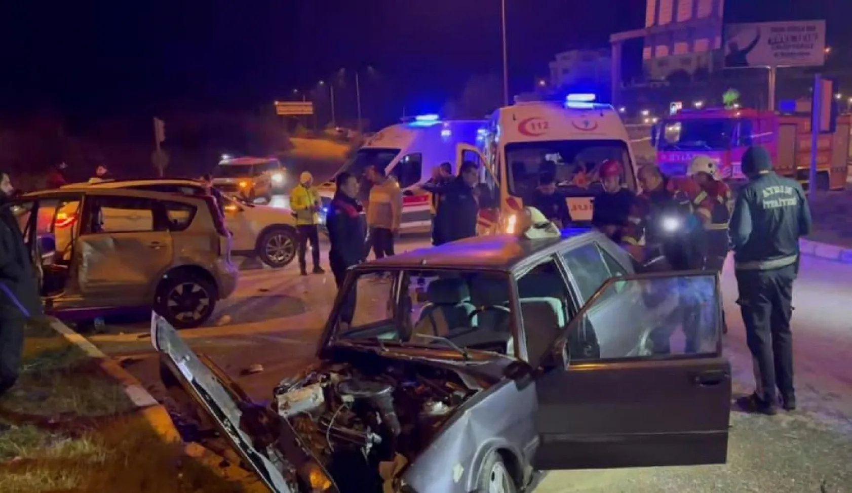 Feci trafik kazası: Sürücüler ve yolcular yaralandı