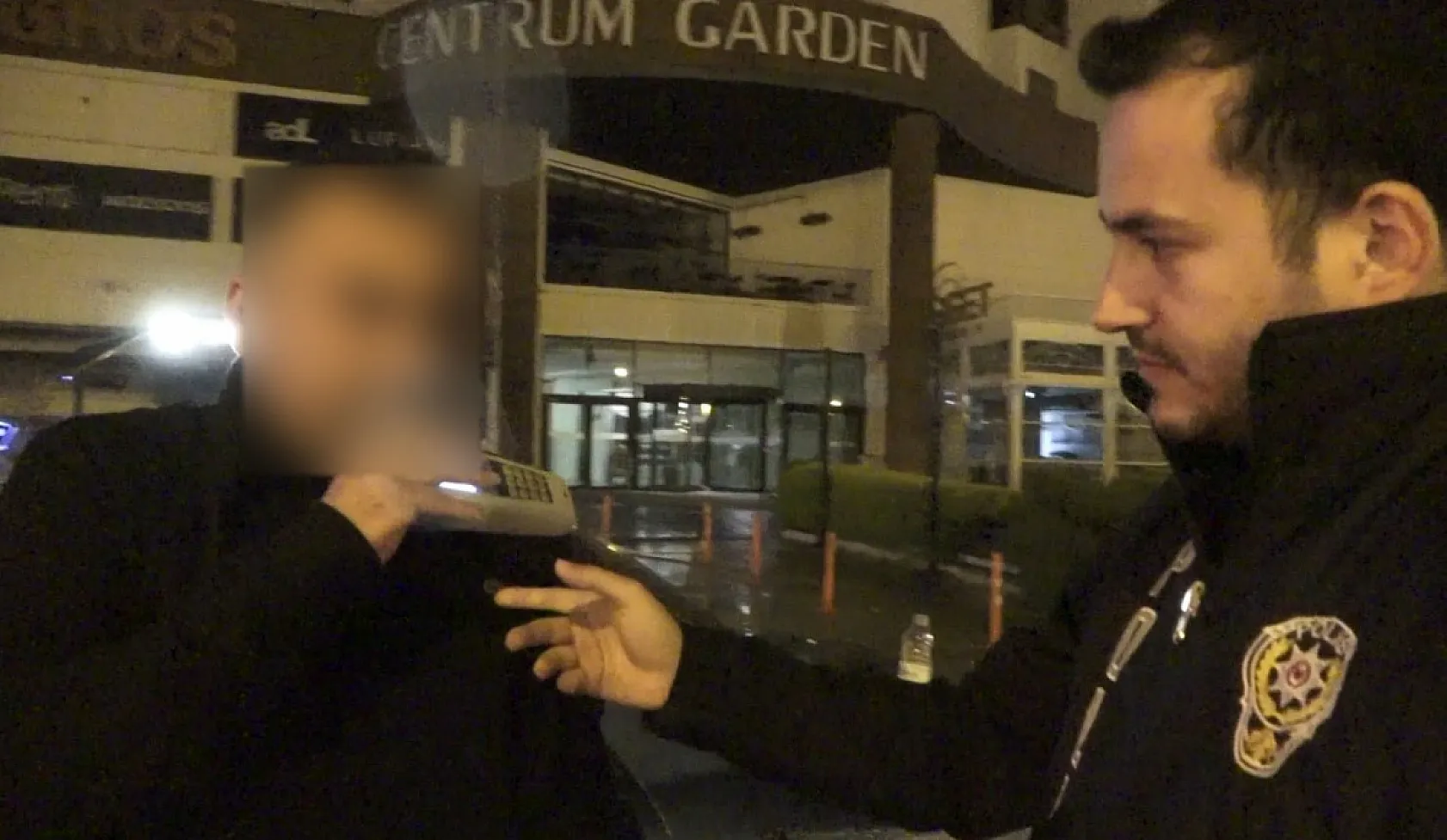 Sürücü alkollü çıktı, yolcu gazetecilere saldırdı