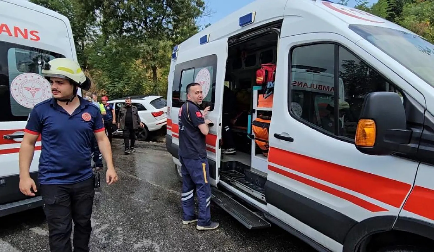 Kamyonet ile cip çarpıştı: 4'ü çocuk 5 yaralı