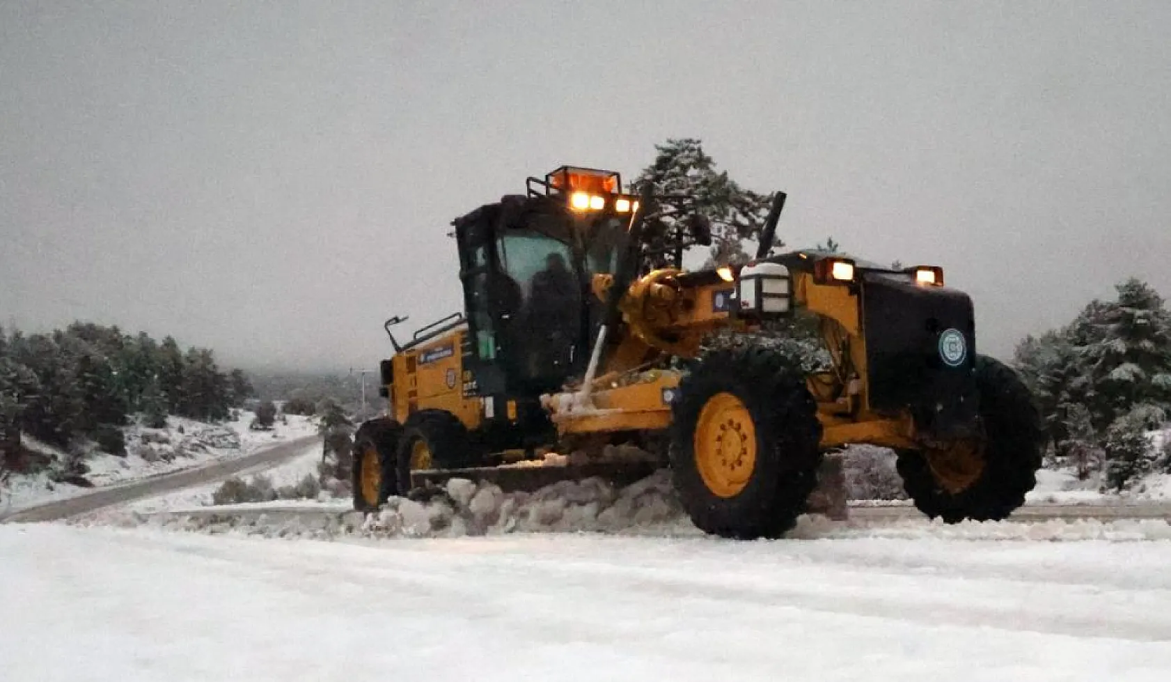 Muğla Büyükşehir ekiplerinin kar mesaisi başladı