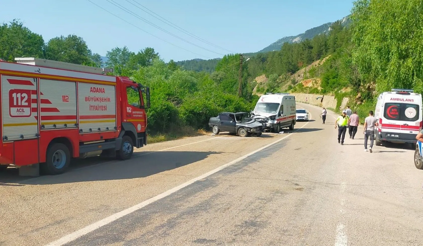 Ambulans ile otomobil çarpıştı: 1 ölü, 4 yaralı