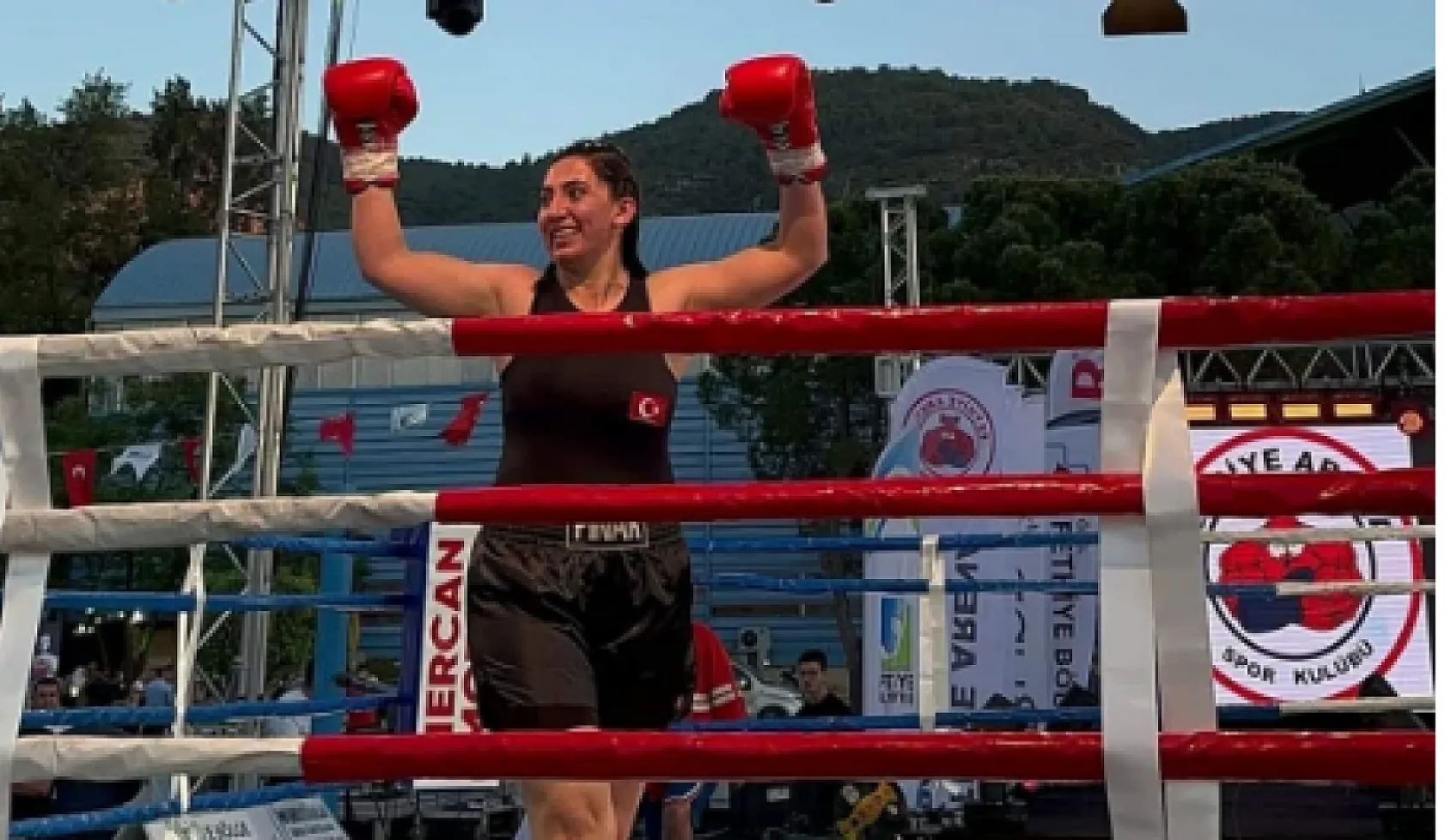 Fethiyeli Boksör Pınar Kahya 29 Ekim'de İstanbul'da Ringe Çıkıyor  