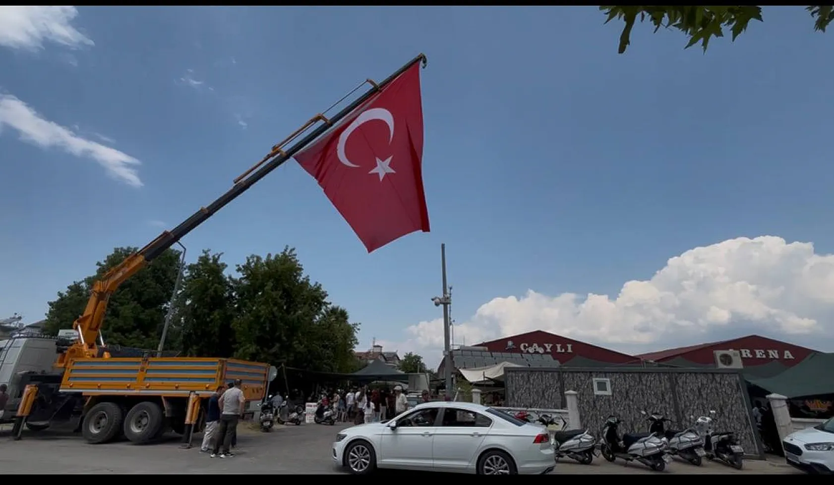 Fethiye'de Emine ve Buğra Çiftinin Düğün Yemeği Yoğun Katılımla Gerçekleşti