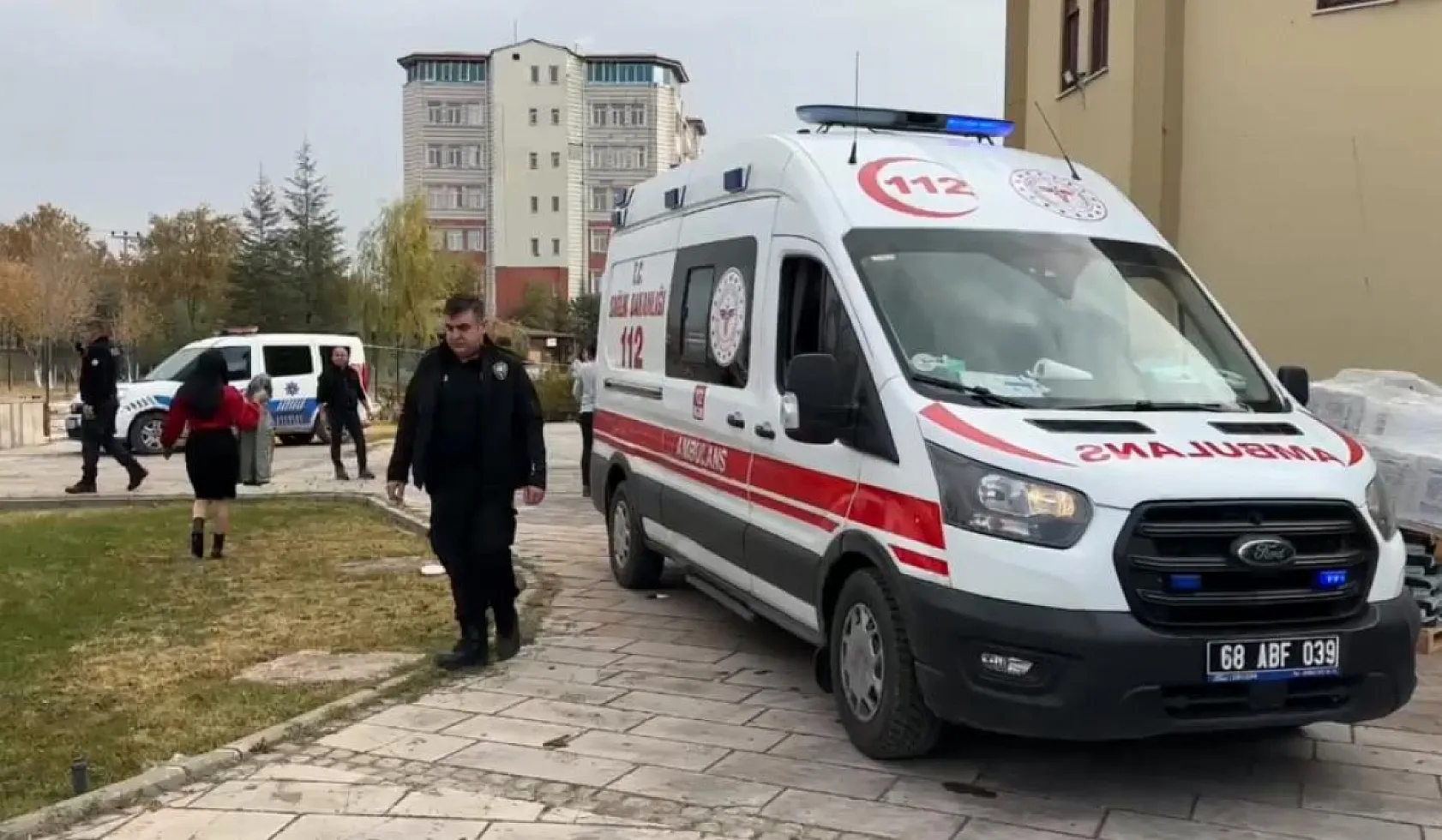 Müze tadilatında portatif asansör devrildi: 2 işçi yaralı