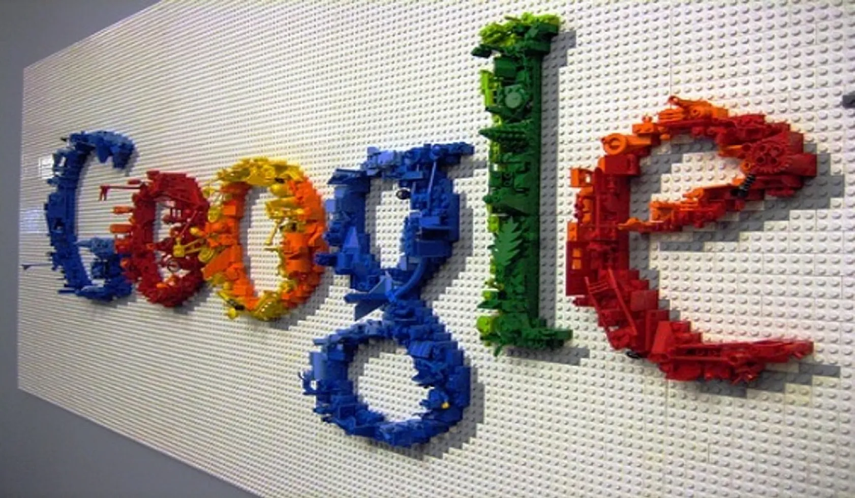 Google, Dolandırıcılığın Önüne Geçmek İçin Mavi Tik Özelliğini Tanıtıyor