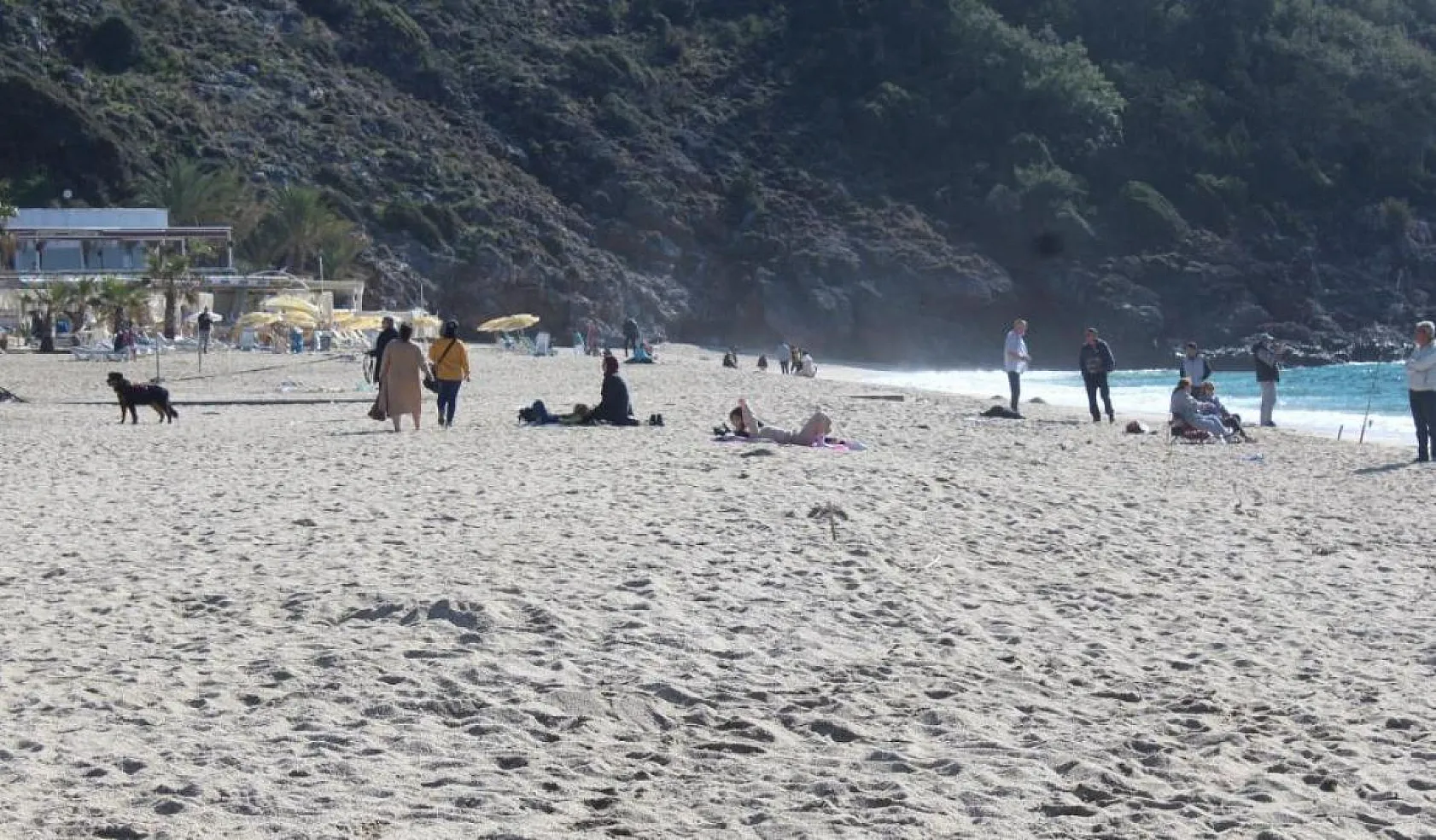 Eksi 20'den artı 20 dereceye gelen turistler denizden çıkmadı