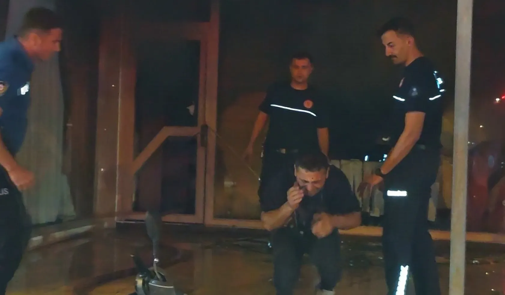 Ekmek teknesinin yandığını görünce gözyaşlarına boğuldu
