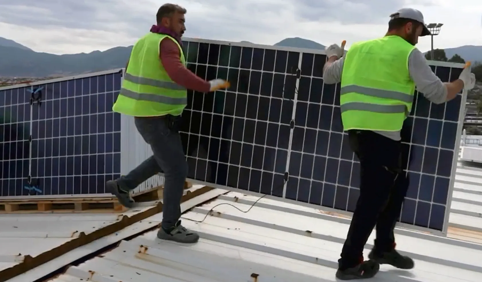 Muğla Büyükşehir, GES'lerden 17 milyon kW elektrik üretti