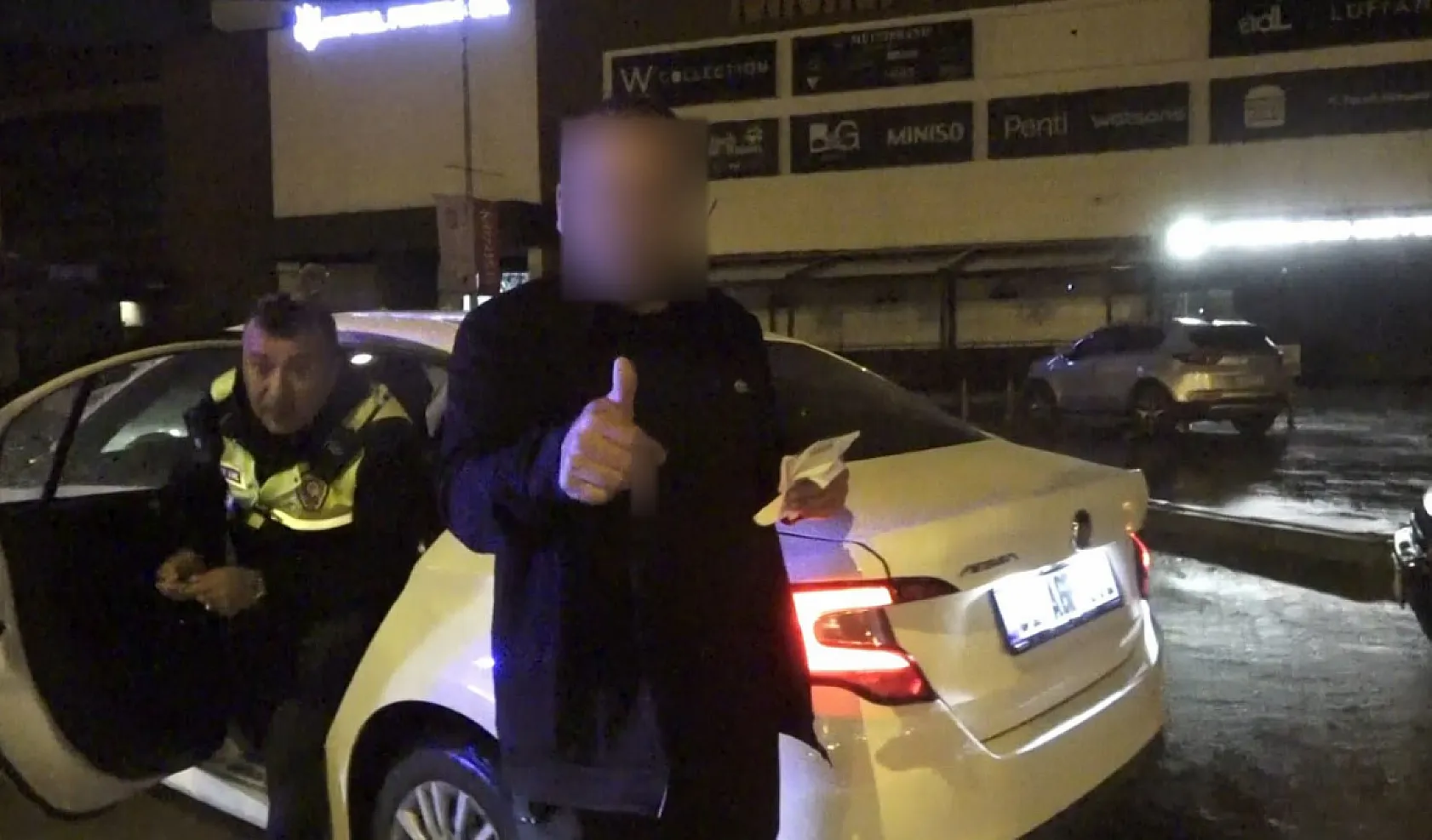 Sürücü alkollü çıktı, yolcu gazetecilere saldırdı