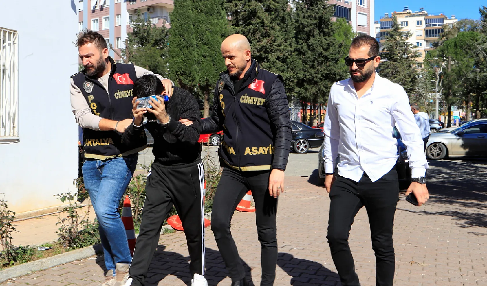Hamile eşini silahla yaralayan şahıs adliyeye sevk edildi
