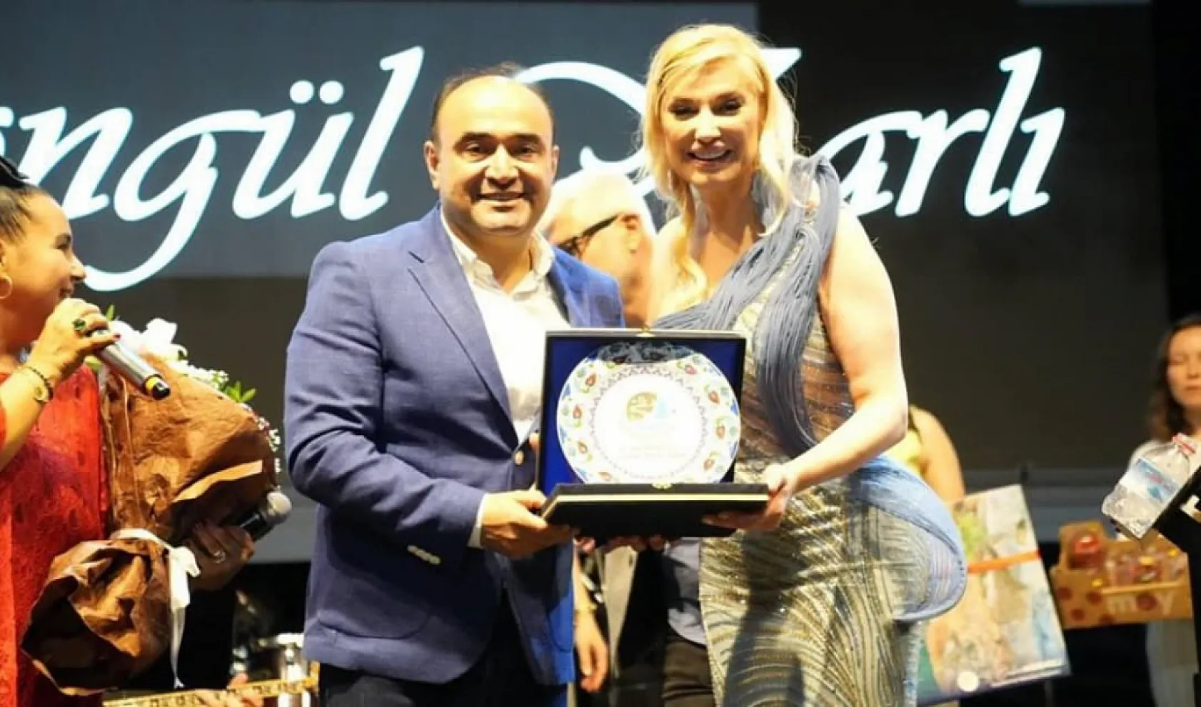 Songül Karlı'dan Seydikemer'e Övgü: 'Domatesler harika, kasa kasa alıp götüreceğim!'