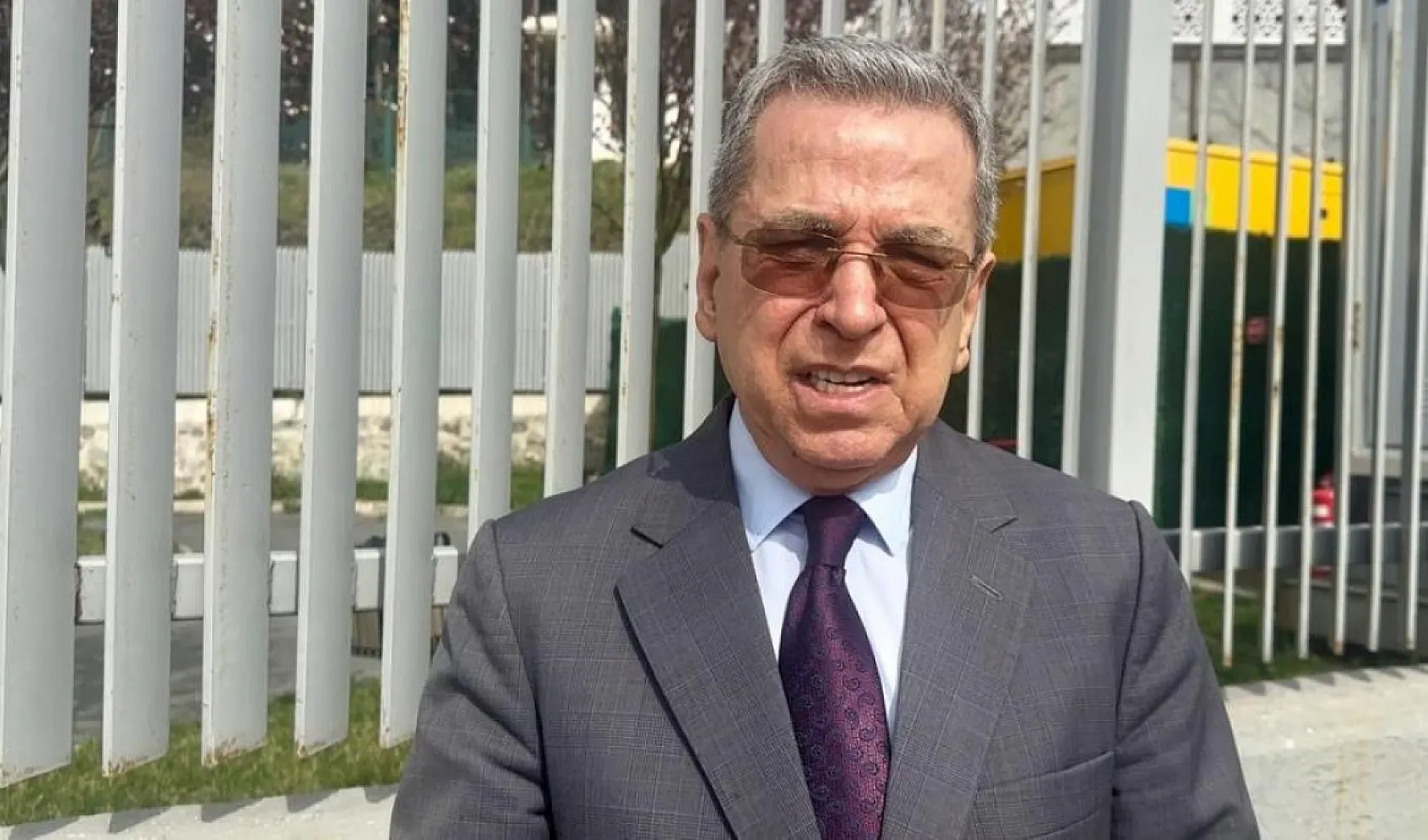 Çocukların Elindeki Kelebek Bıçak Görünümlü Taraklara Dikkat