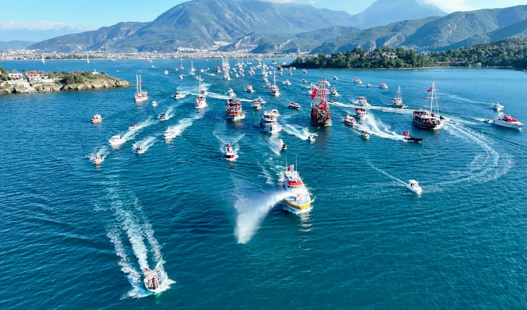 Cumhuriyet Coşkusu Fethiye Körfezi'nde dalga dalga yayıldı