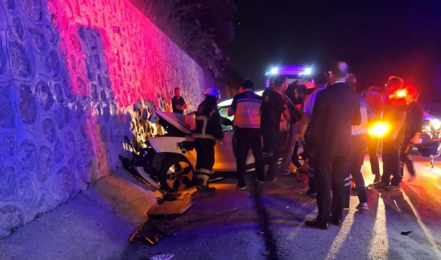 Feci trafik kazası 2 doktor hayatını kaybetti