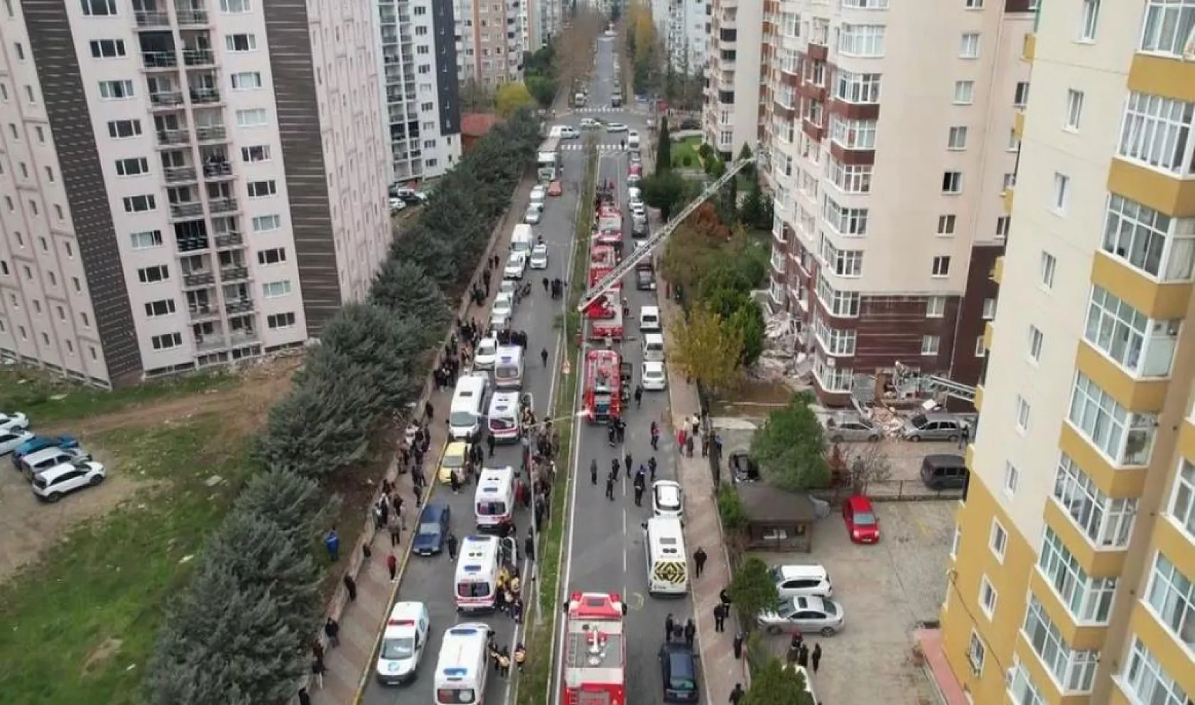 14 katlı binada patlama meydana geldi