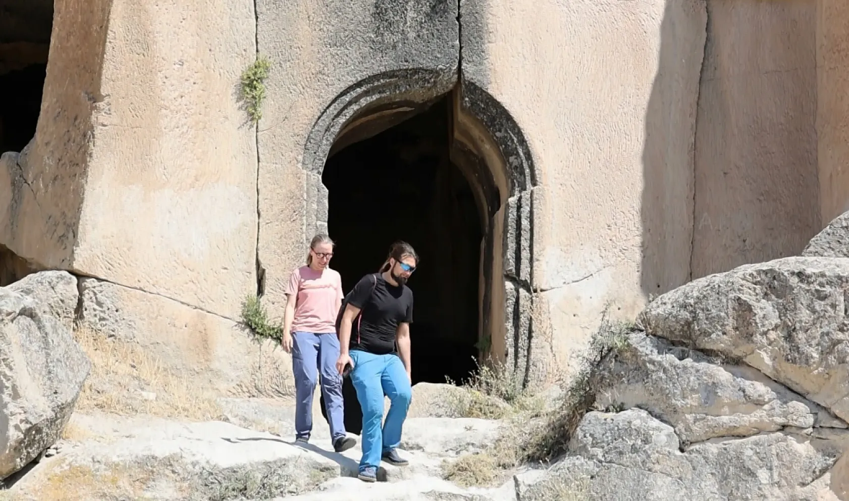 Roma ve Bizans'ın izlerini taşıyan Manastır Vadisi ziyaretçilerin ilgi odağı