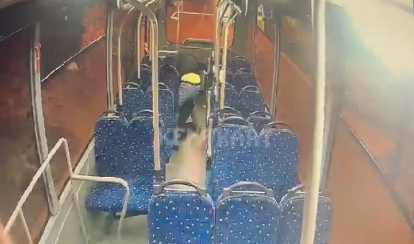 Otobüste yolcuların gözü önünde cinayet işledi