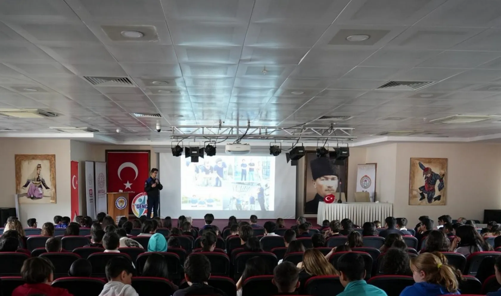 Astronot Tuva Cihangir Atasever Muğla'da öğrencilerle buluştu