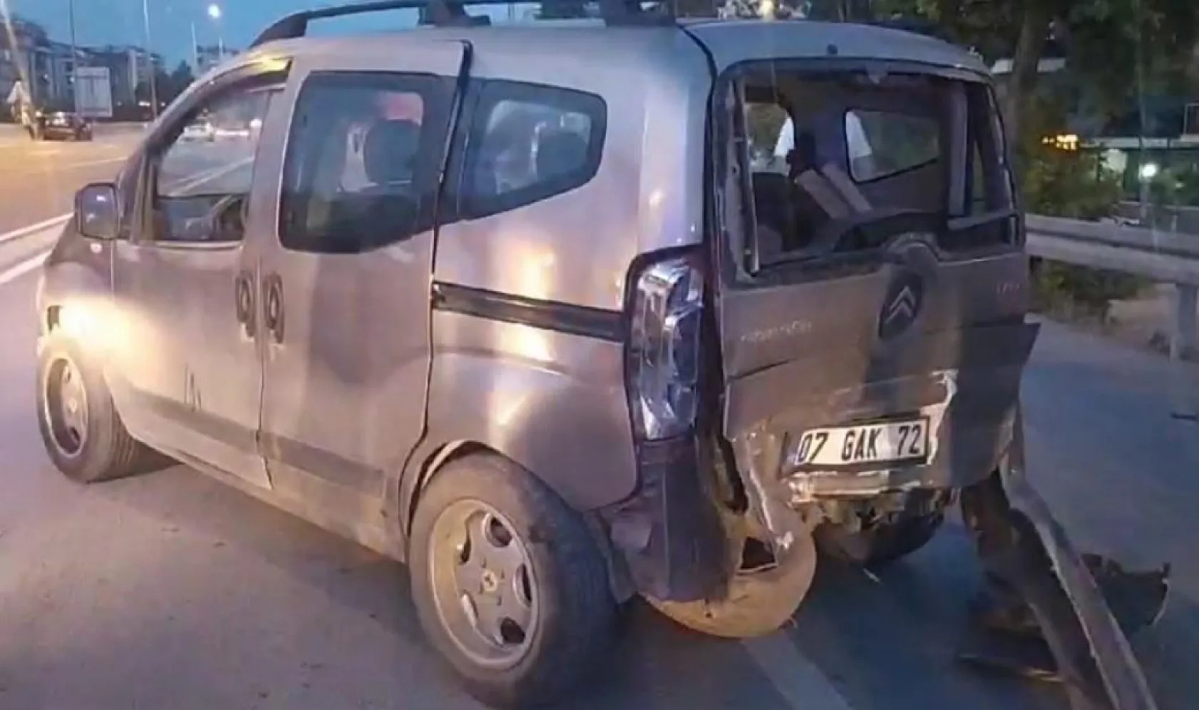 'Allah korumuş' dedirten 4 araçlı zincirleme kaza