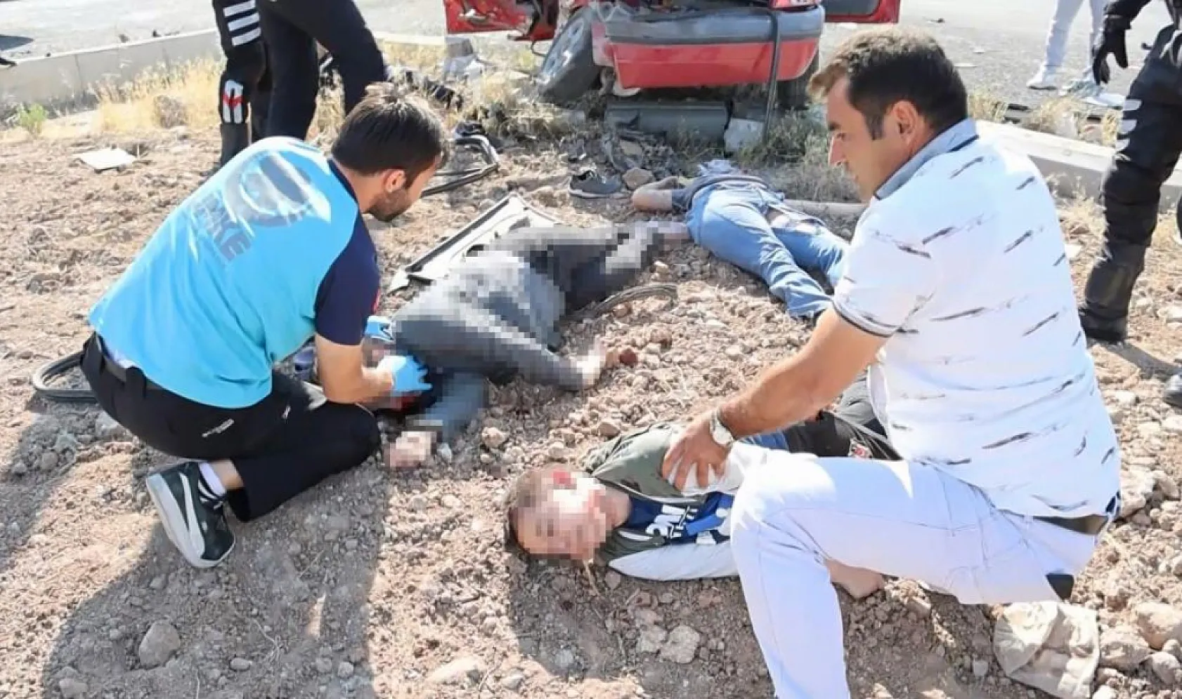 Sınava giden araçlar çarpıştı: 1 ölü, 4'ü ağır 10 yaralı