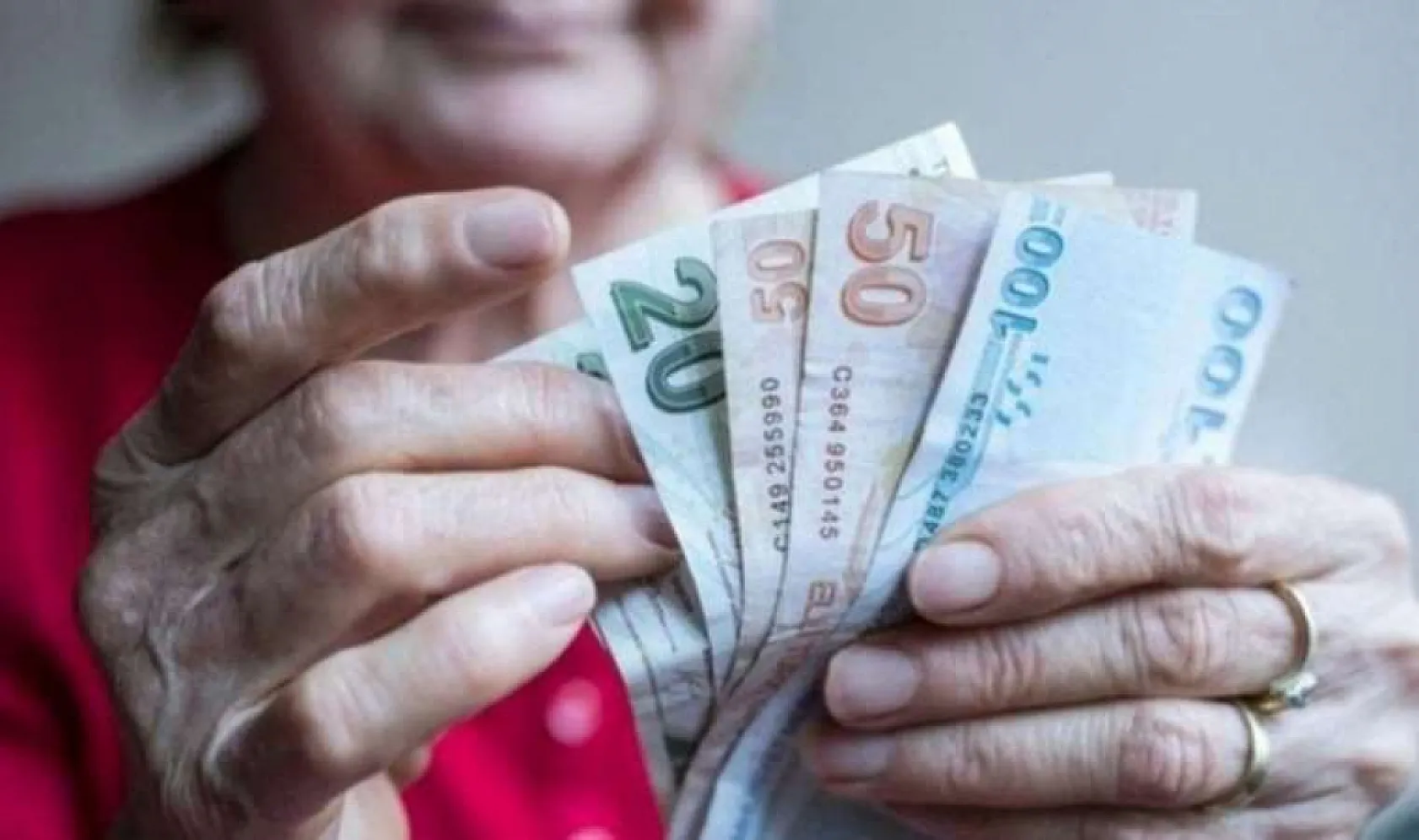 Emekli Aylıklarındaki Düşüşe Karşı Telafi Düzenlemesi Gündemde