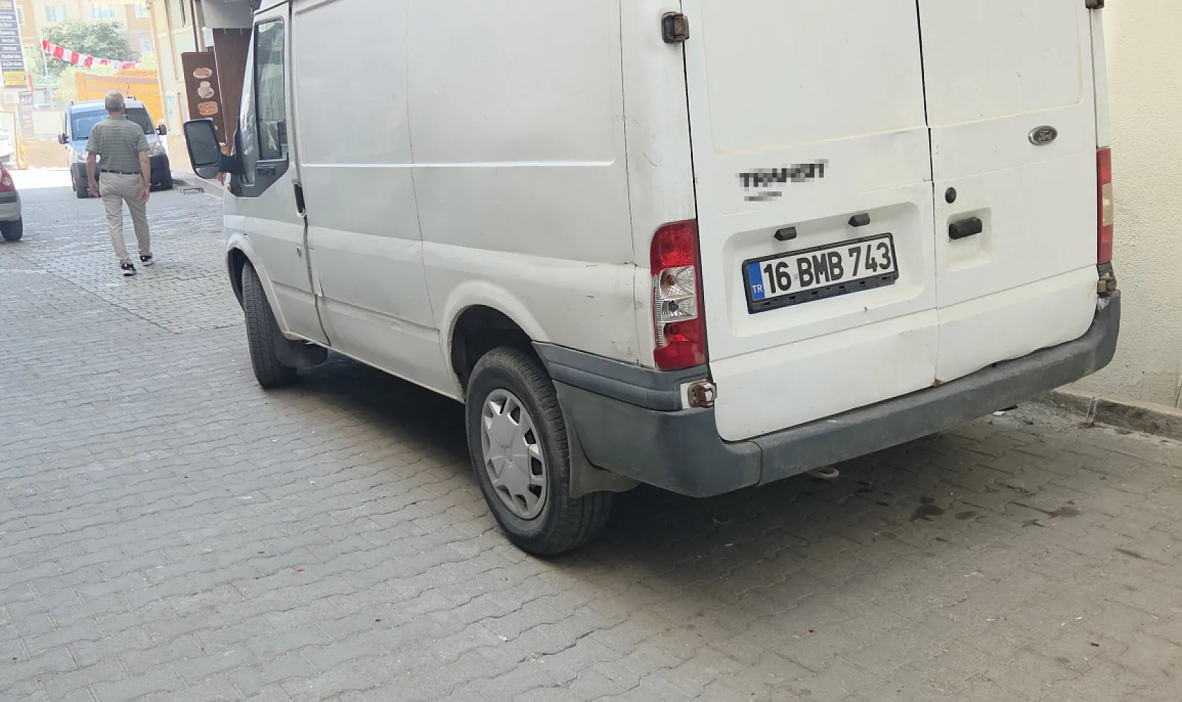 Direksiyon başında fenalaştı 4 araca çarparak durabildi