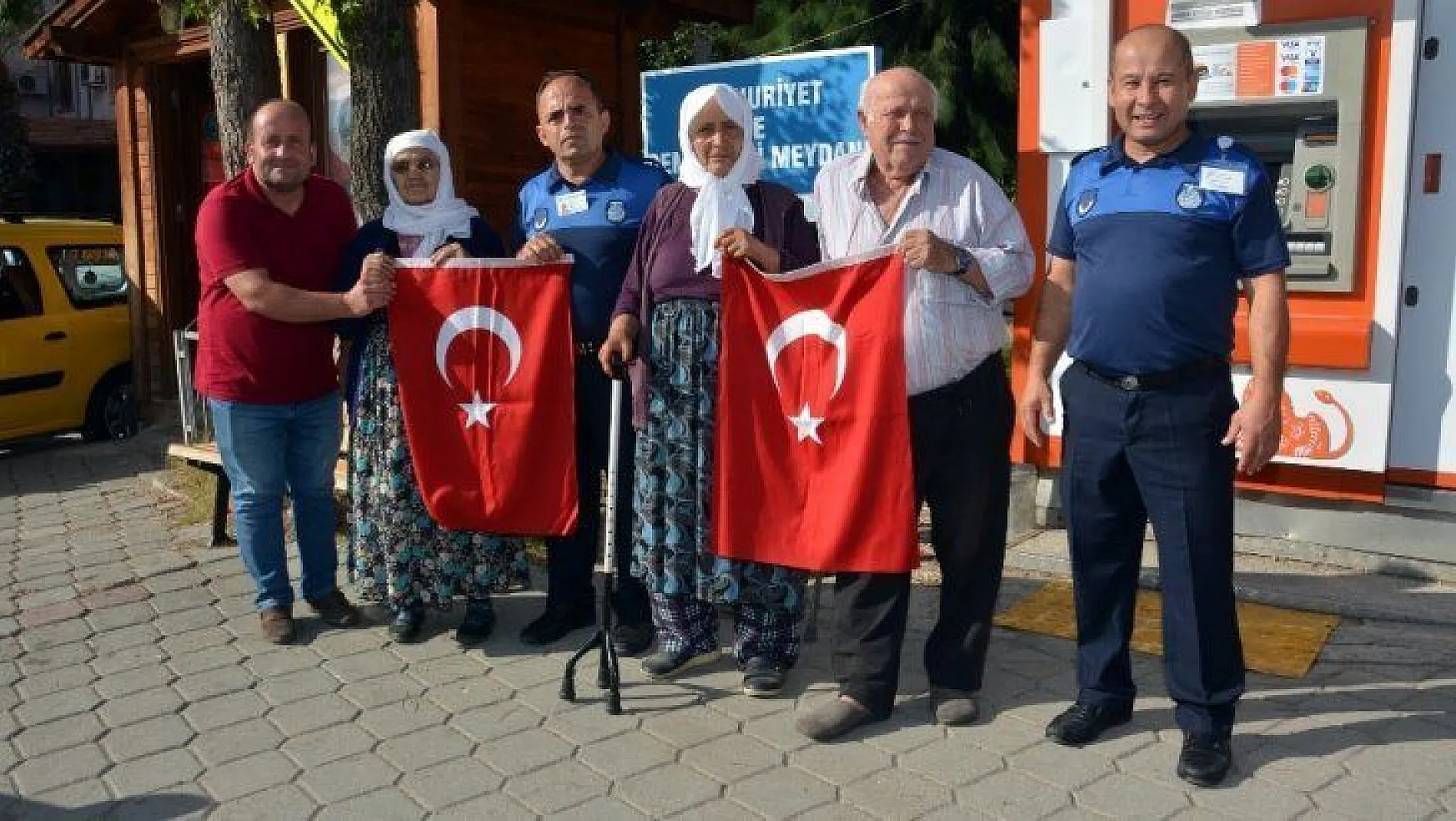 'Barış Pınarı Harekatı'na' Türk bayraklı destek