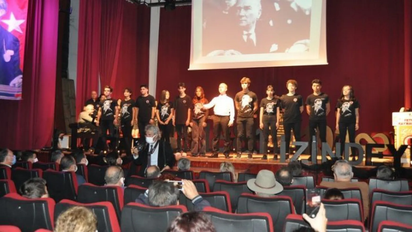10 Kasım Atatürk'ü anma etkinliğinde duygu dolu anlar yaşandı