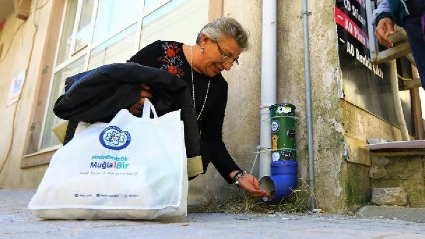 100 yaş evi sakinlerinden sokak hayvanları için örnek davranış