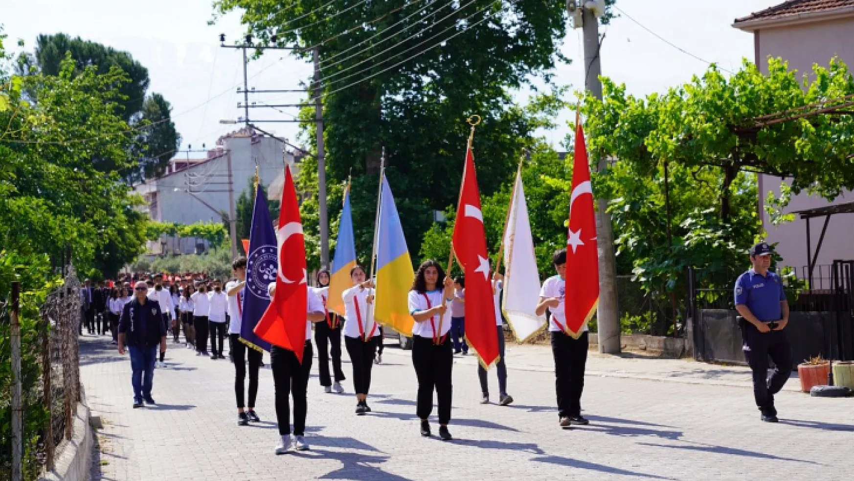 103'üncü yıla özel 103 metre uzunluğunda Türk bayrağı açıldı